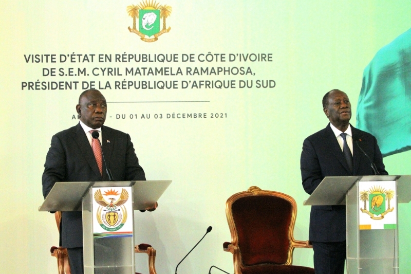 Ivory Coast's President Alassane Ouattara (right) and South African President Cyril Ramaphosa (left), in Abidjan, on 2 December, 2021.