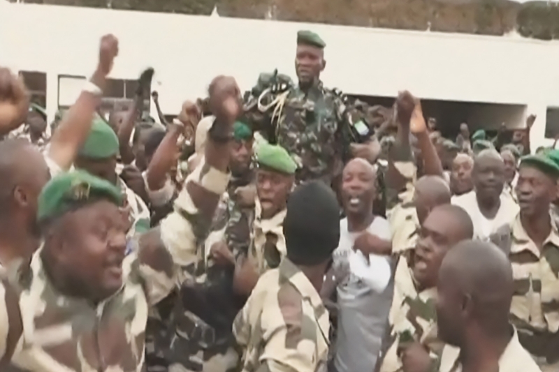 Gabonese soldiers carrying General Brice Oligui Nguema, head of the presidential guard of ousted President Ali Bongo Ondimba, on 30 August 2023.