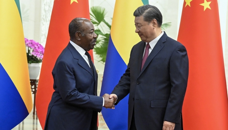 Former Gabonese President Omar Bongo and his Chinese counterpart Xi Jinping, 19 April 2023, in Beijing.