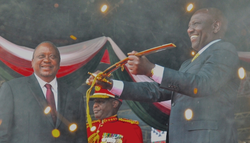 Kenyan President William Ruto and his predecessor Uhuru Kenyatta at the swearing-in ceremony in Nairobi on 13 September 2022.