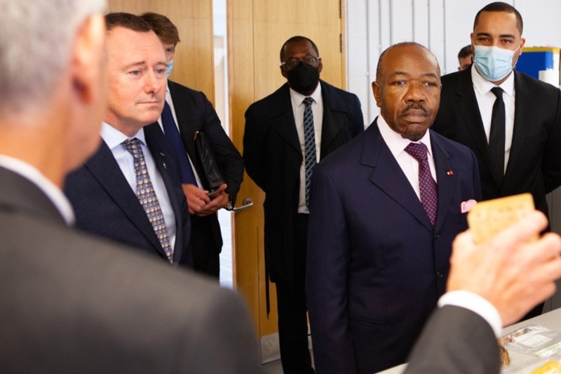 Gabonese Minister of the Environment Lee White (left), with President Ali Bongo, 28 September 2021.