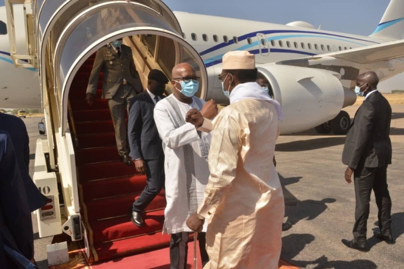 Chadian President Idriss Deby welcomes his Burkinabé counterpart Roch Marc Christian Kabore to N'Djamena on 15 February.