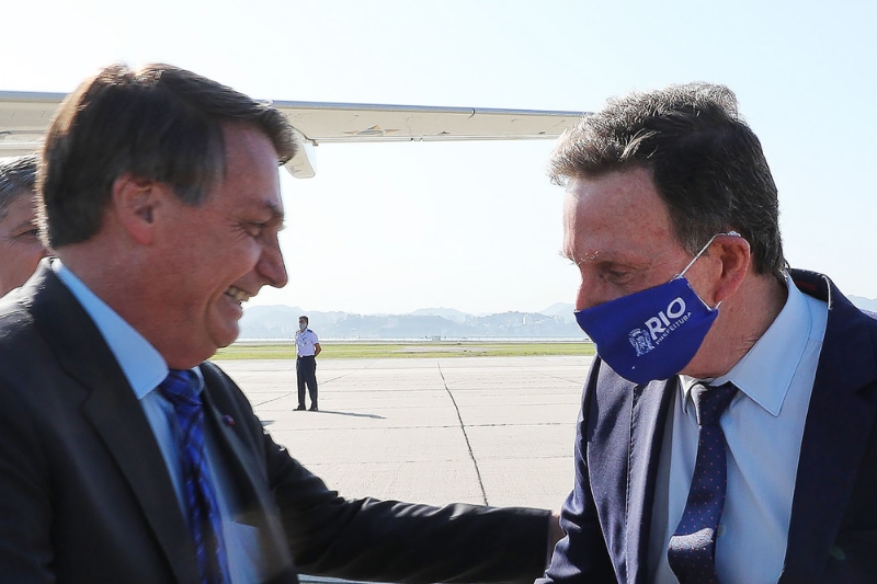 Brazilian President Jaír Bolsonaro (left) with former Rio de Janeiro Mayor Marcelo Crivella in December 2020.
