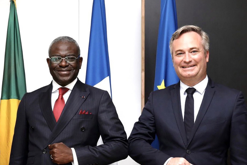 DRC prime minister Anatole Collinet Makosso with the French minister of state for tourism Jean-Baptiste Lemoyne.