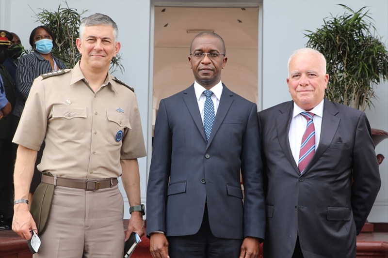 General Stephen J. Townsend, commander of AFRICOM, met with minister of defence General Cristóvão Chume, and American Ambassador to the Republic of Mozambique, Dennis W. Hearne.