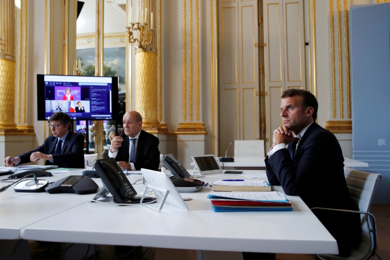 French President Emmanuel Macron and Minister of Foreign Affairs Jean-Yves Le Drian in videoconference on the Covid-19 crisis on 4 May 2020.