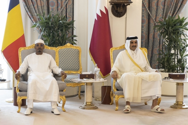 The Chadian transitional president Mahamat Idriss Déby with the Qatari emir Tamim ben Hamad Al Thani, in Doha, Qatar, on 8 August 2022.