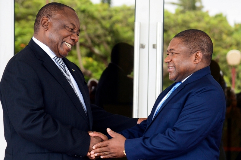 South Africa's President Cyril Ramaphosa (L) is welcomed by Mozambique President Filipe Jacinto Nyusi in Maputo, Mozambique, 17 March 2018.
